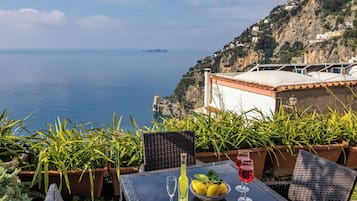 Exclusive House, Sea View | Water view