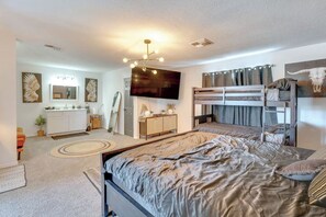 4 bedrooms, free WiFi, bed sheets