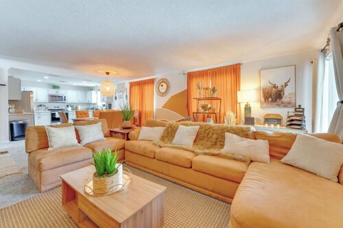 Spacious 4-bedroom house in fabulous Bullhead City with AC