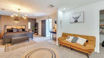 Smart TV, fireplace, stereo