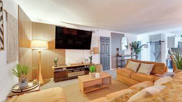 Smart TV, fireplace, stereo