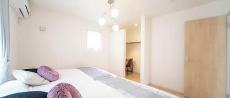 4 bedrooms, desk, free WiFi, bed sheets