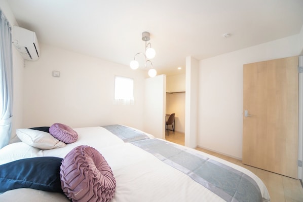 4 habitaciones, escritorio, wifi gratis y ropa de cama