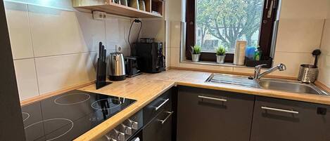 Kühlschrank, Herdplatte, Geschirrspüler