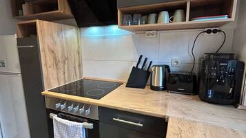 Kühlschrank, Herdplatte, Geschirrspüler