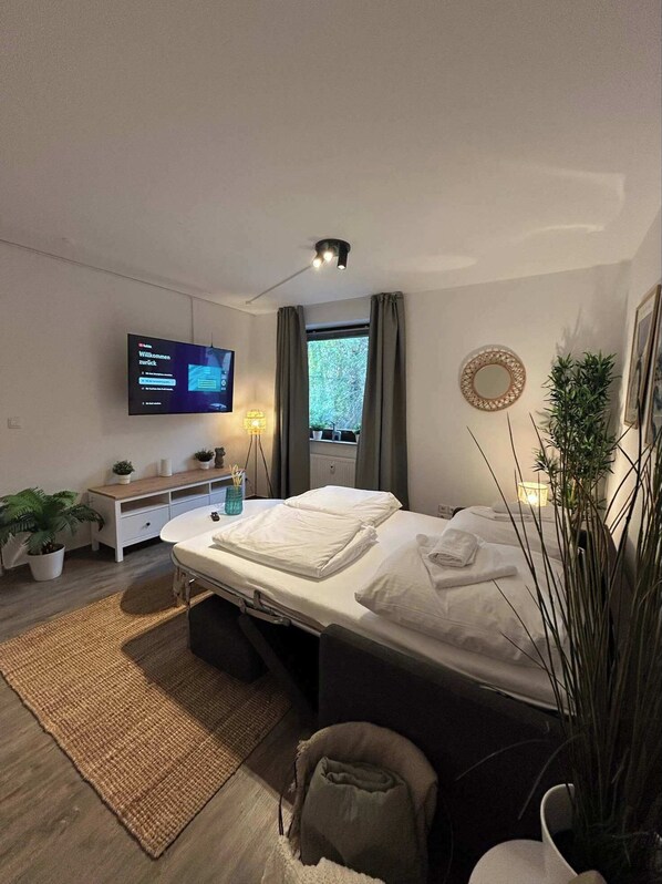 2 bedrooms, iron/ironing board, WiFi, bed sheets - Modern City Apartment for 8 in Hamburg Bramfeld (Hamburg)