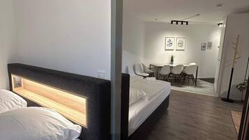 Iron/ironing board, WiFi, bed sheets