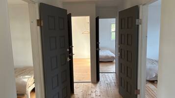 4 habitaciones, wifi gratis y ropa de cama