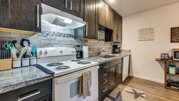 Fridge, microwave, stovetop, dishwasher