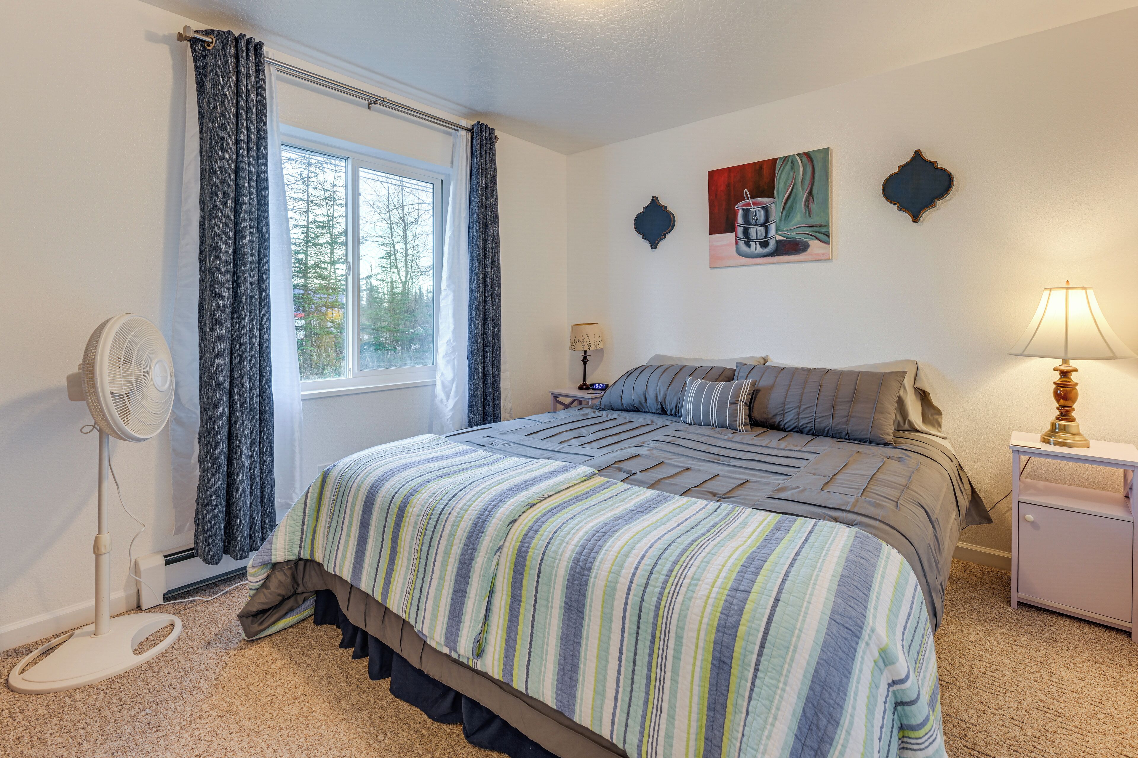 1 chambre, bureau, fer et planche à repasser, accès Internet