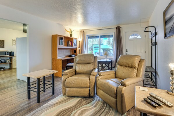 TV, books, stereo - Comfort & Convenience! Apt in Central Soldotna (Soldotna)