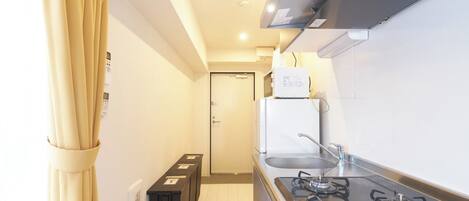 冰箱、微波炉、炉灶、厨具/餐具