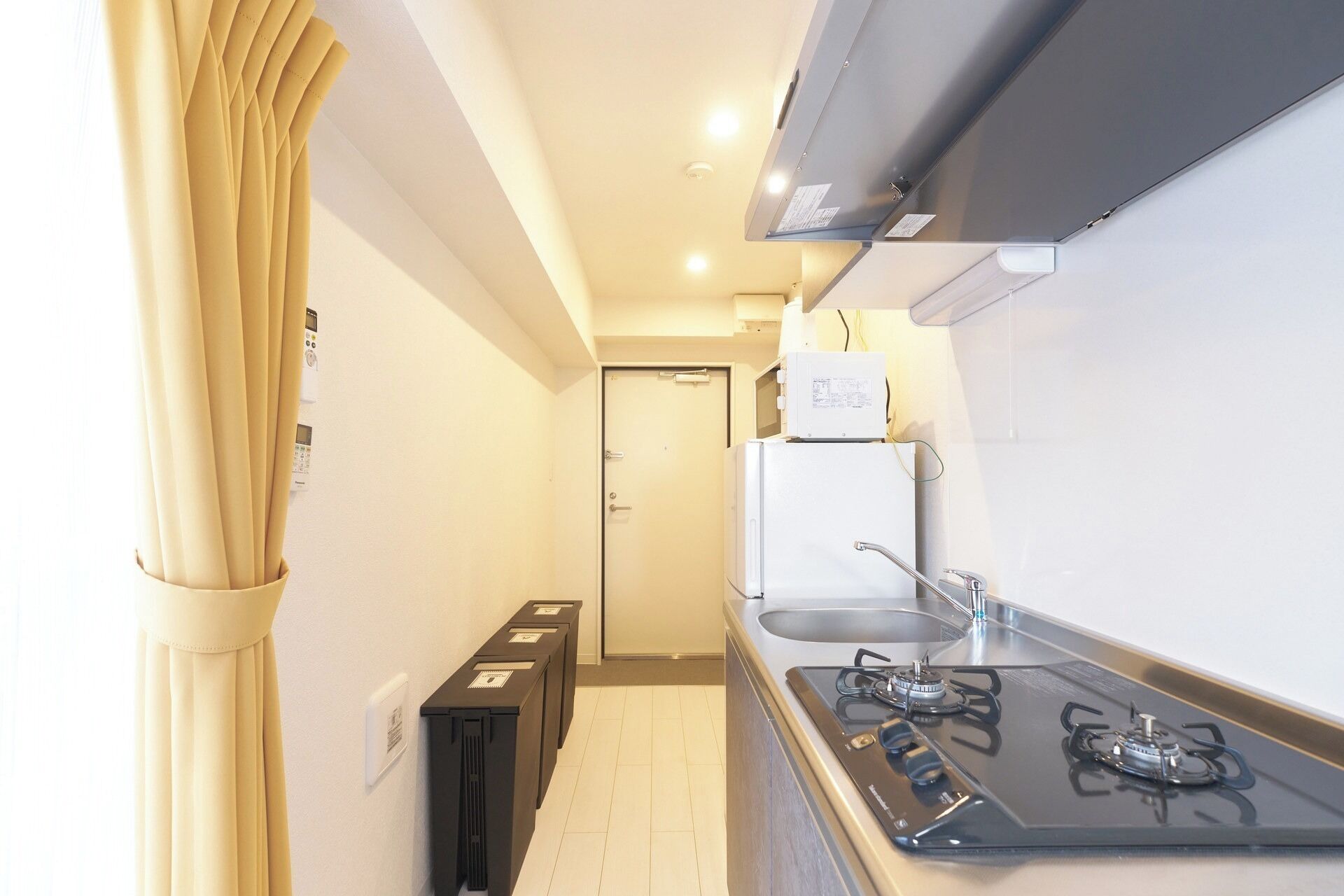 Fridge, microwave, stovetop, cookware/dishes/utensils