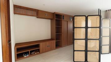 Vila, 4 kamar tidur, Bebas Asap Rokok, kolam renang pribadi | Lemari pakaian