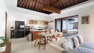 Vila, 4 kamar tidur, Bebas Asap Rokok, kolam renang pribadi | Ruang makan