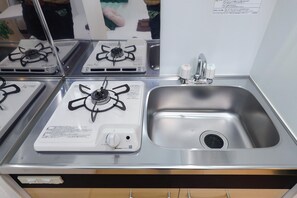 Fridge, microwave, stovetop, cookware/dishes/utensils