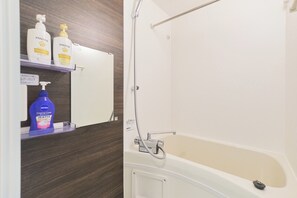 Secador de pelo, toallas