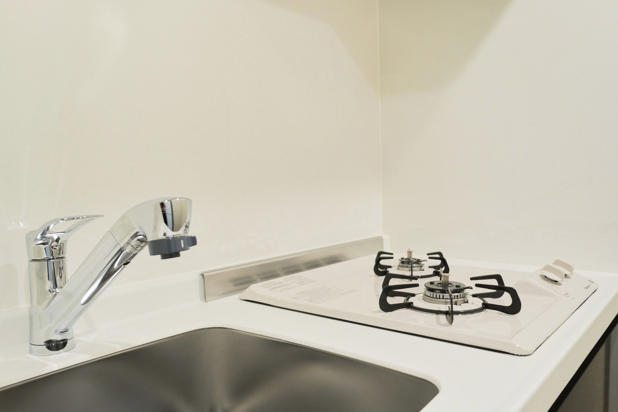 Fridge, microwave, stovetop, cookware/dishes/utensils