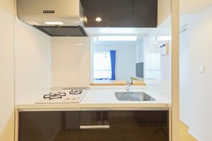 Fridge, microwave, stovetop, cookware/dishes/utensils