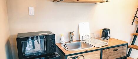 Cookware/dishes/utensils