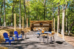 تناول الطعام بالخارج