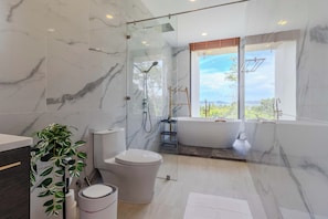Villa, patio | Baño