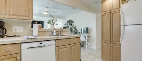 Fridge, microwave, stovetop, dishwasher