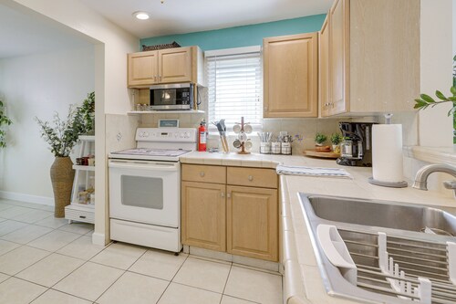 3 Mi to Jensen Beach: Pet-Friendly Getaway w/ Yard