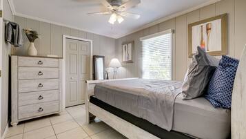 2 عدّة غرف نوم وخدمة الإنترنت وملاءات أسرّة