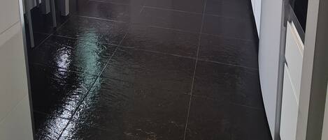 電子レンジ、オーブン、コンロ、食器洗い機