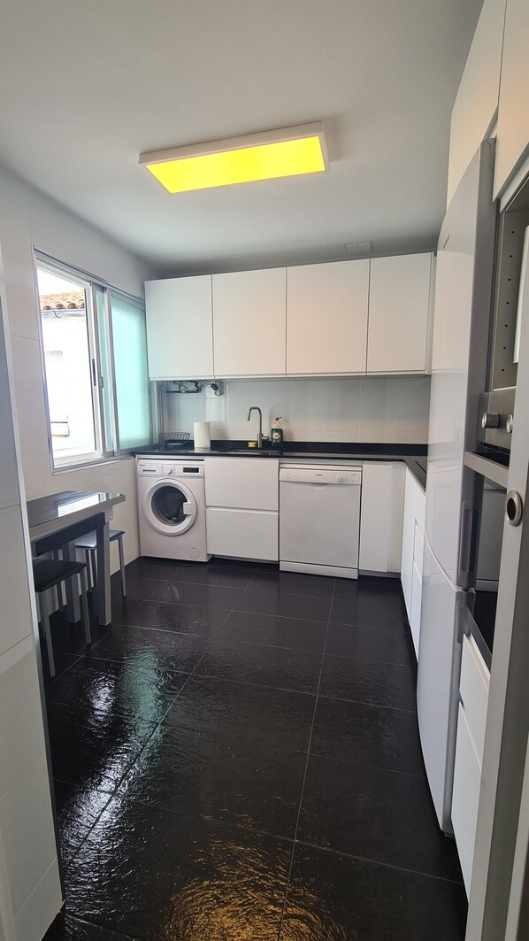 Microwave, oven, stovetop, dishwasher