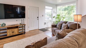 Living area - 1 Mi to Dtwn Coos Bay: Sleek Apt w/ Deck & Views! (Coos Bay)