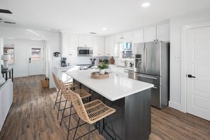 Fridge, microwave, stovetop, dishwasher - Lakefront Gem w/ Hot Tub & Game Room in Graford (Graford)