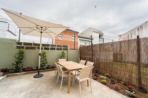 Outdoor dining - GuestReady - Gaveto de Lisboa - Room 5 (Ponta Delgada)