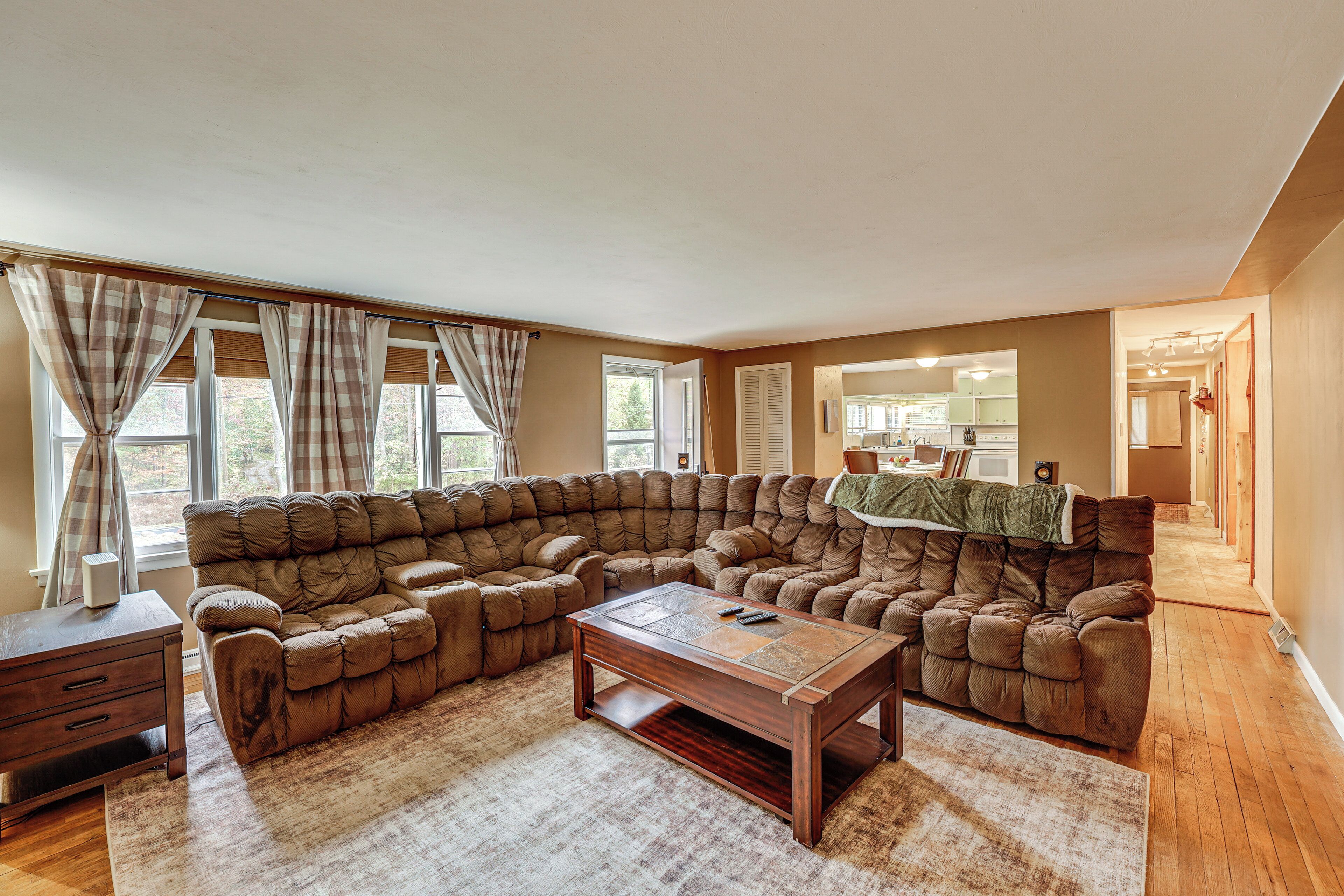 Detached Sauna, Movie Room! Relaxation In Muskegon - Muskegon, MI