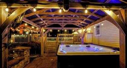 Detached Sauna, Movie Room! Relaxation in Muskegon