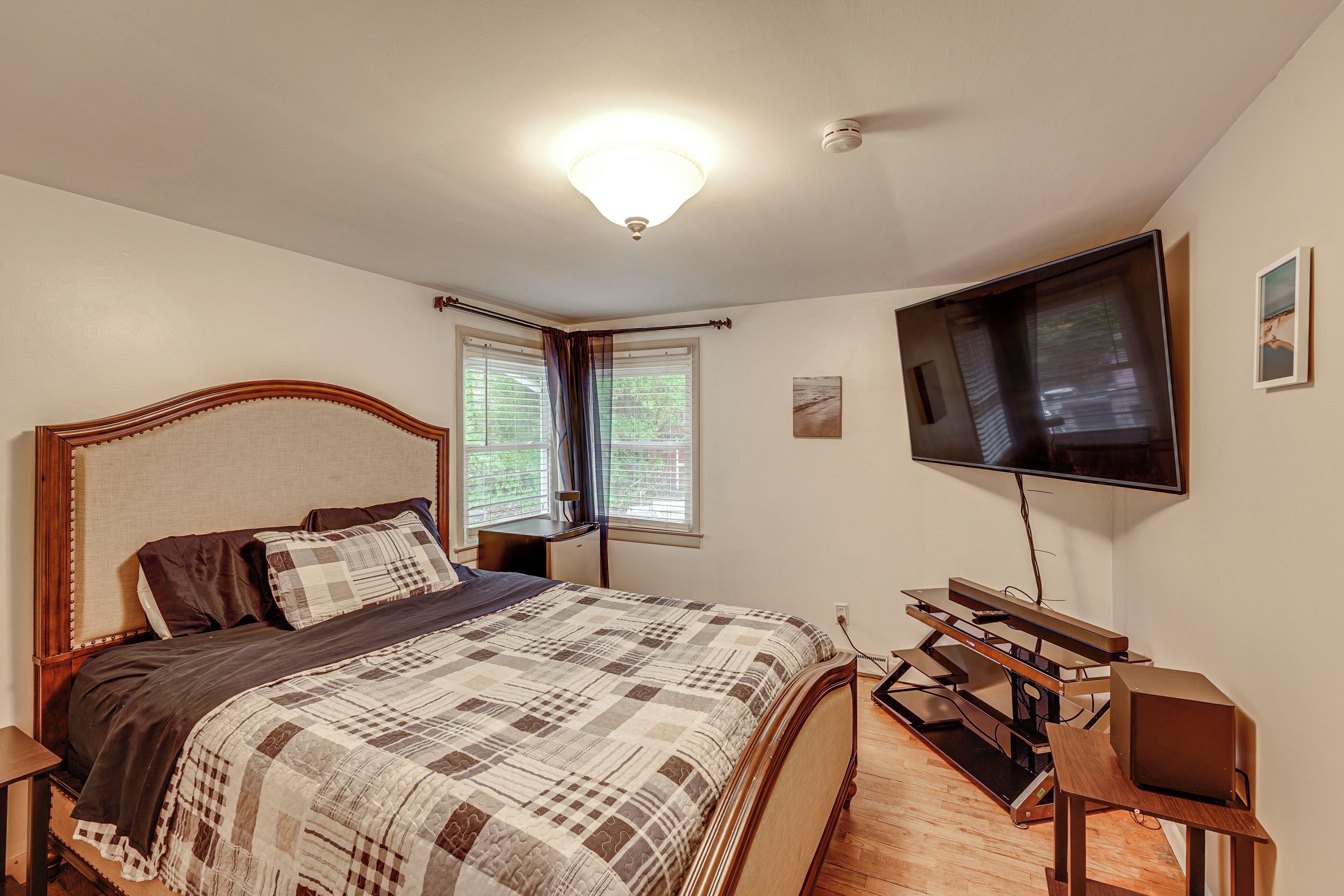 3 bedrooms, iron/ironing board, Internet, bed sheets