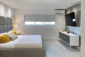 3 bedrooms, desk, iron/ironing board, travel cot