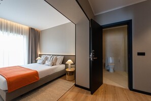 1 多间卧室、办公桌、上网接入、��床单