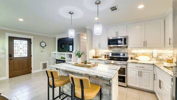 冰箱、微波炉、烤箱、炉灶