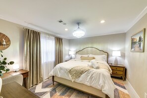 2 bedrooms, desk, iron/ironing board, Internet - Walk to Frisco Commons Park: Modern Home w/ Patio (Frisco)