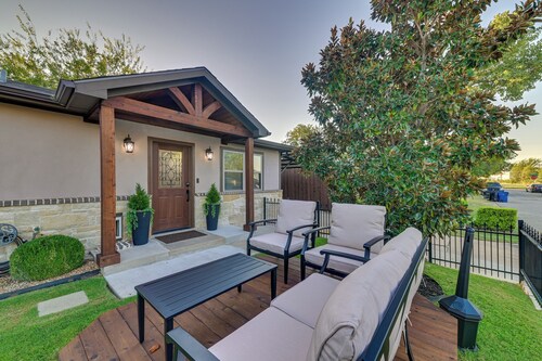 Walk to Frisco Commons Park: Modern Home w/ Patio