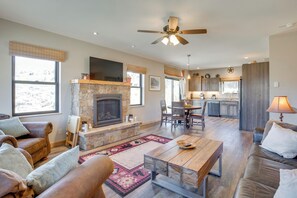 TV, fireplace, books - 10 Mi to Slopes! Mtn-View Crested Butte Retreat (Crested Butte)