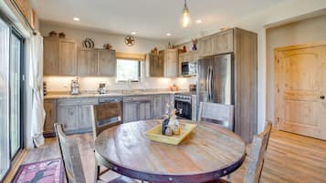 Dishwasher, coffee/tea maker, cookware/dishes/utensils, dining tables