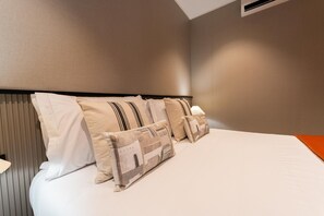 1 多间卧室、上网接入、床单