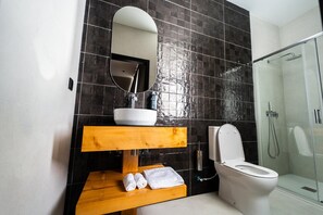 Dusche, Haartrockner, Handtücher