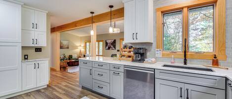 Fridge, microwave, stovetop, dishwasher