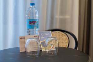Douche, sèche-cheveux, serviettes fournies