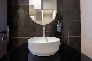 Shower, hair dryer, towels - GuestReady - Gaveto de Lisboa - Room 1 (Ponta Delgada)