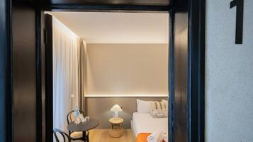 1 habitación, acceso a internet y ropa de cama